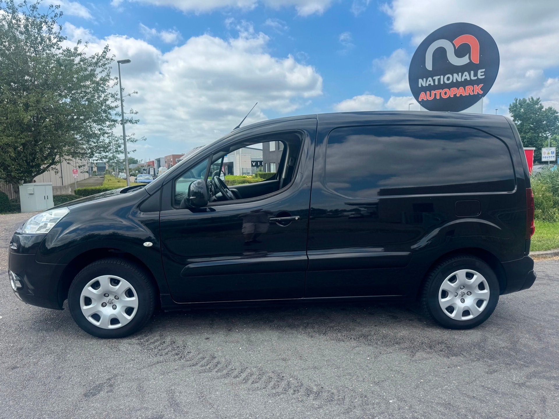 Peugeot Partner | 2015 | 120 1.6 e-HDI L1 Navteq | APK 3-202, Auto's, Voorwielaandrijving, Euro 5, Gebruikt, 1295 kg