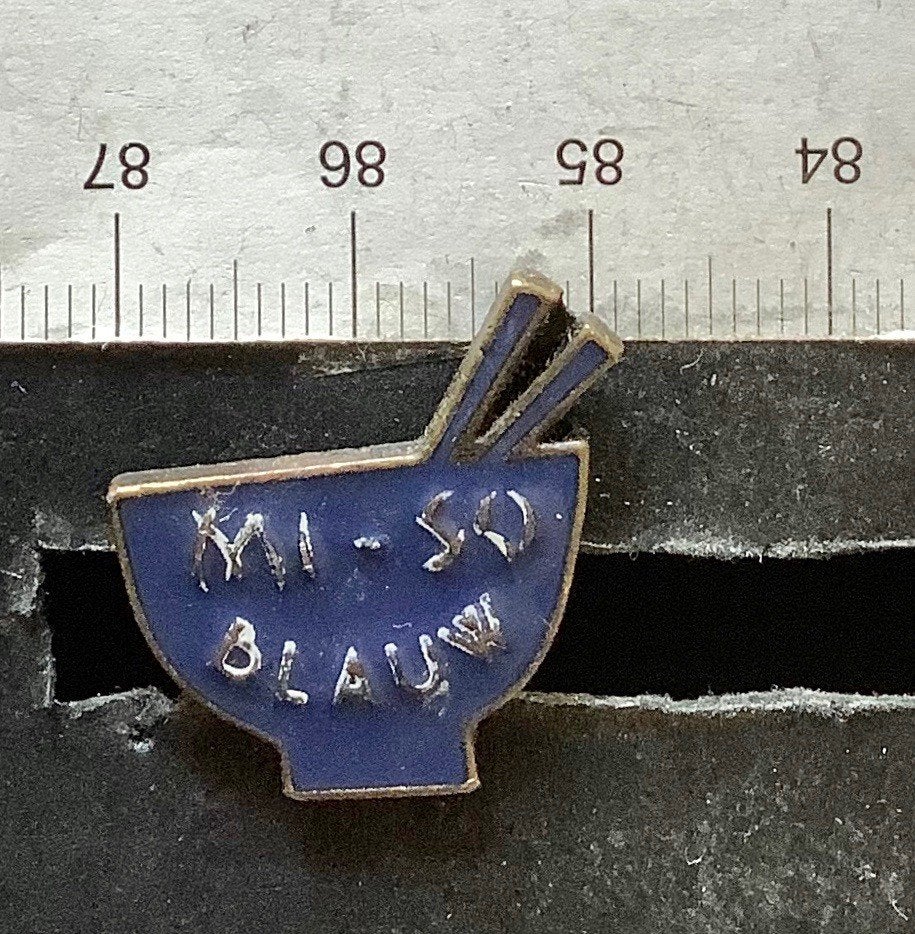 pin, Mi-So blauw (S7, Ophalen of Verzenden, Gebruikt, Overige onderwerpen, Speldje of Pin