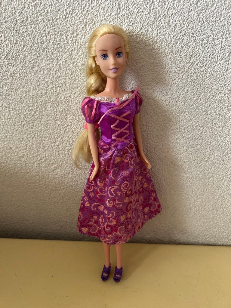 Simba Disney Rapunzel pop met paarse jurk en vlecht, Gebruikt, Info@simbatoys.de, Ophalen of Verzenden, Simba Toys GmbH & Co. KG