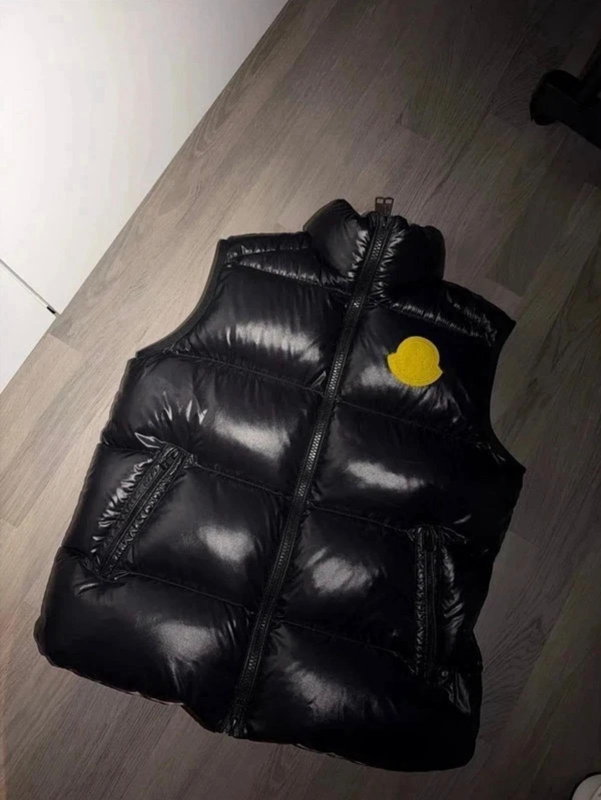 Moncler - Sumido Nylon Laquè Down Vest, Ophalen, Gedragen, Maat 52/54 (L), Zwart