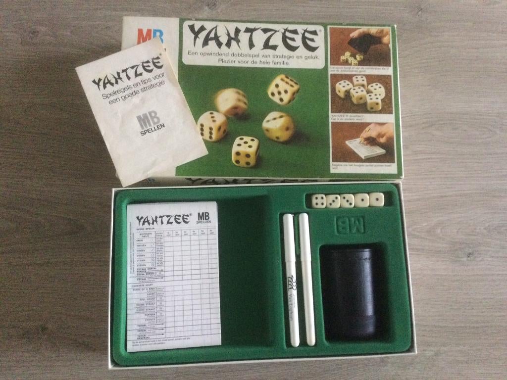 Yahtzee spel, Hobby en Vrije tijd, Gezelschapsspellen | Bordspellen, Gebruikt, Een of twee spelers, Drie of vier spelers, Vijf spelers of meer