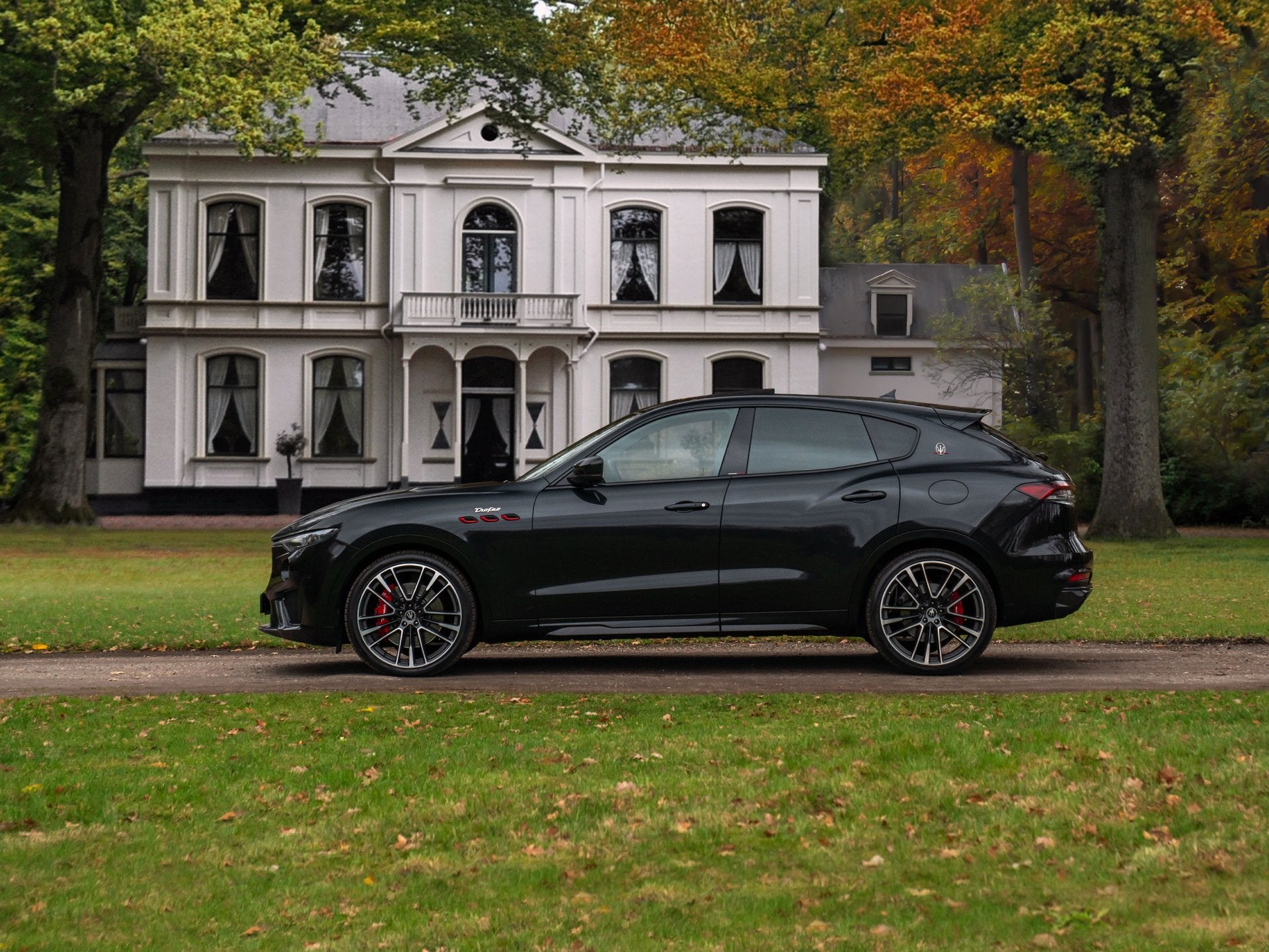 Maserati Levante 3.8 V8 Trofeo | Facelift | Pano-dak | Carbo, Auto's, Automaat, Dealer onderhouden, Gebruikt, Panoramadak
