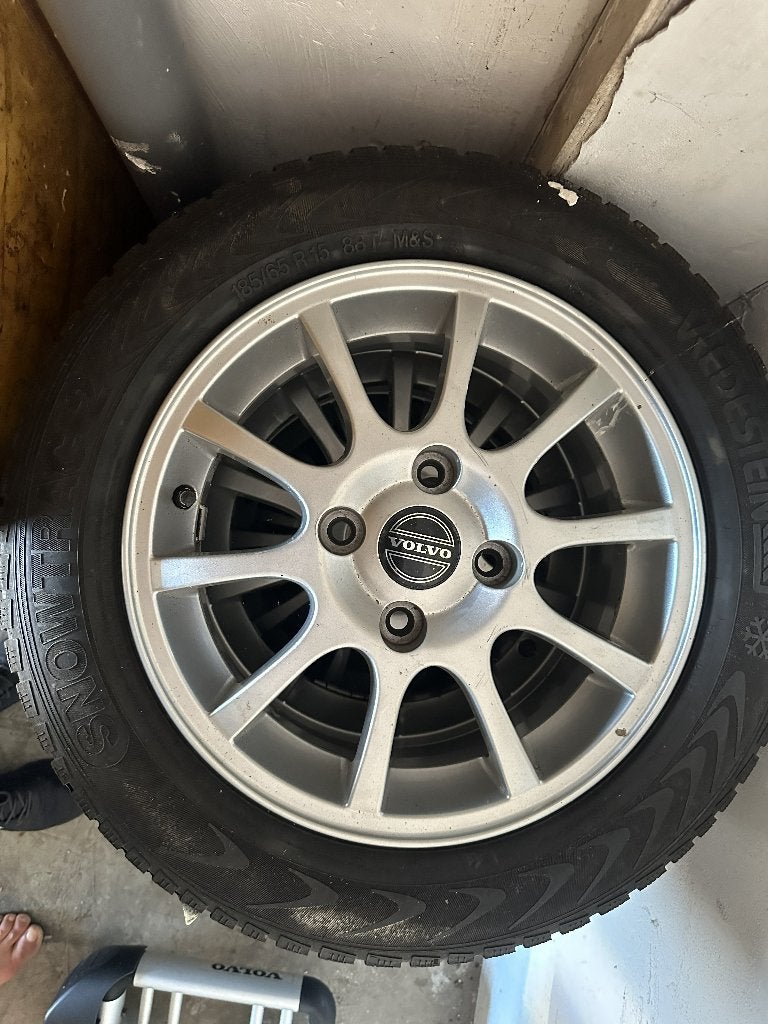 Winterbanden op velg VOLVO, Auto-onderdelen, Banden en Velgen, Ophalen, Gebruikt, 15 inch, Band(en)