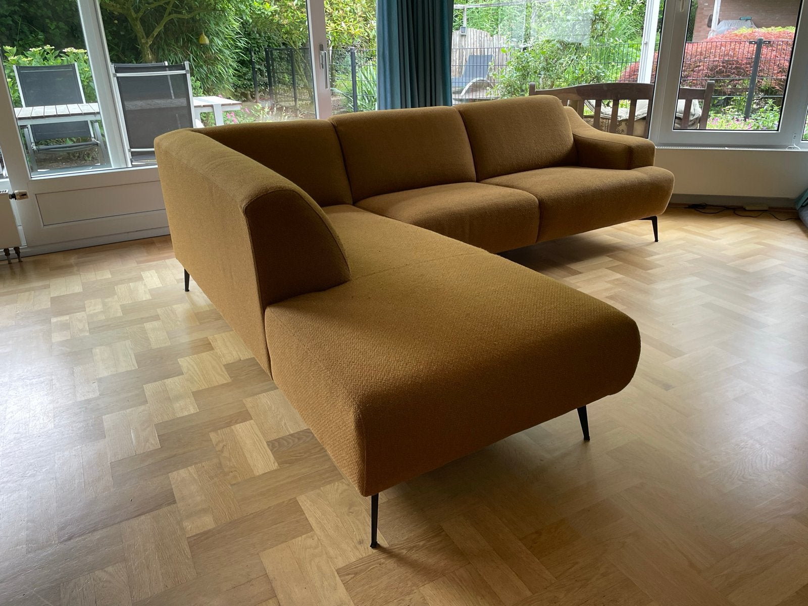 Montel Moderne Hoekbank - Mosterd / Okergeel - Stof, Huis en Inrichting, Banken | Bankstellen, Ophalen, 250 tot 300 cm, Gebruikt