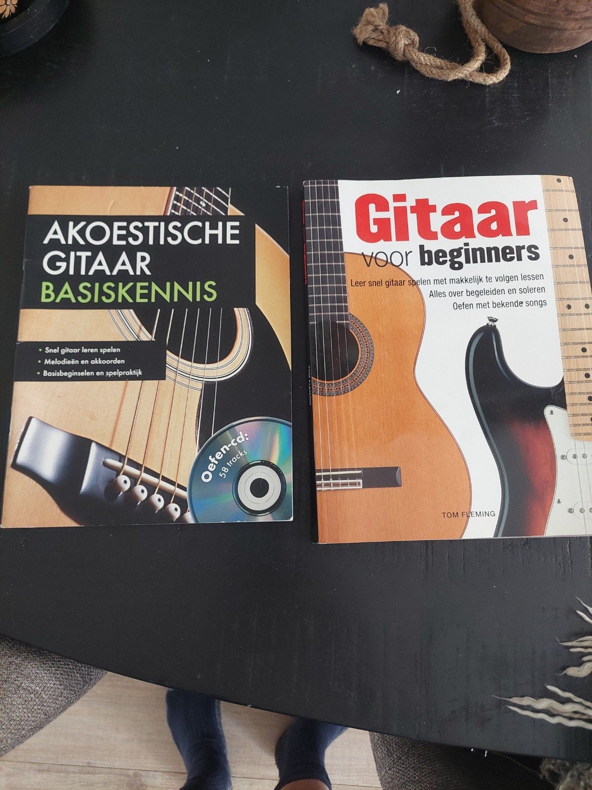 Gitaar leren spelen voor beginners, Ophalen of Verzenden, Zo goed als nieuw, Niet van toepassing, Tom Fleming (en onbekend voor het andere boek)