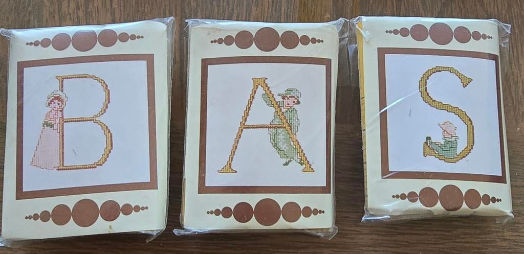 Borduurpakketjes Letters, Hobby en Vrije tijd, Borduren en Borduurmachines, Ophalen of Verzenden, Borduurpakket