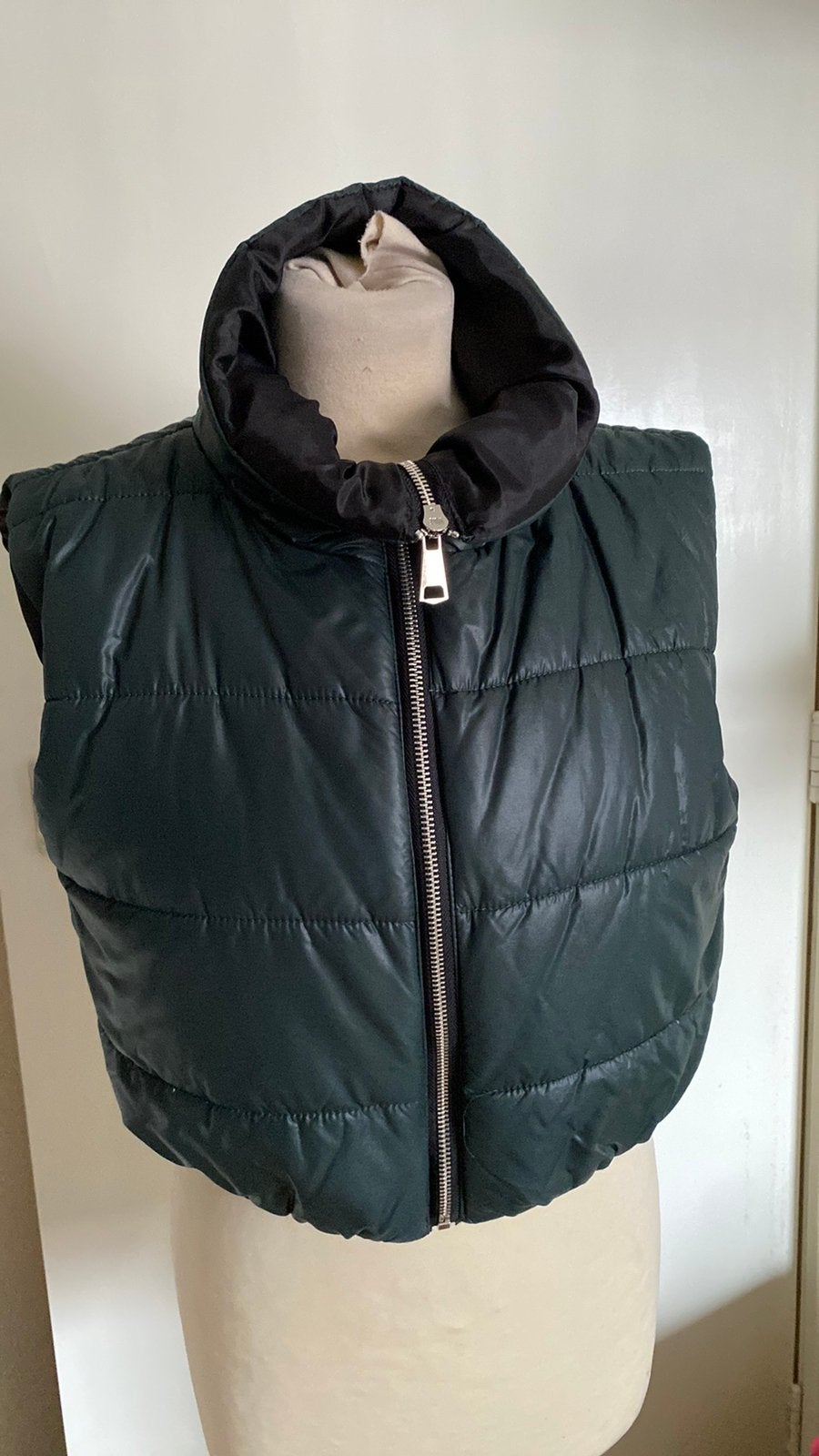 Dk groene korte bodywarmer mt s/m, Ophalen of Verzenden, Zo goed als nieuw, Maat 38/40 (M), Groen
