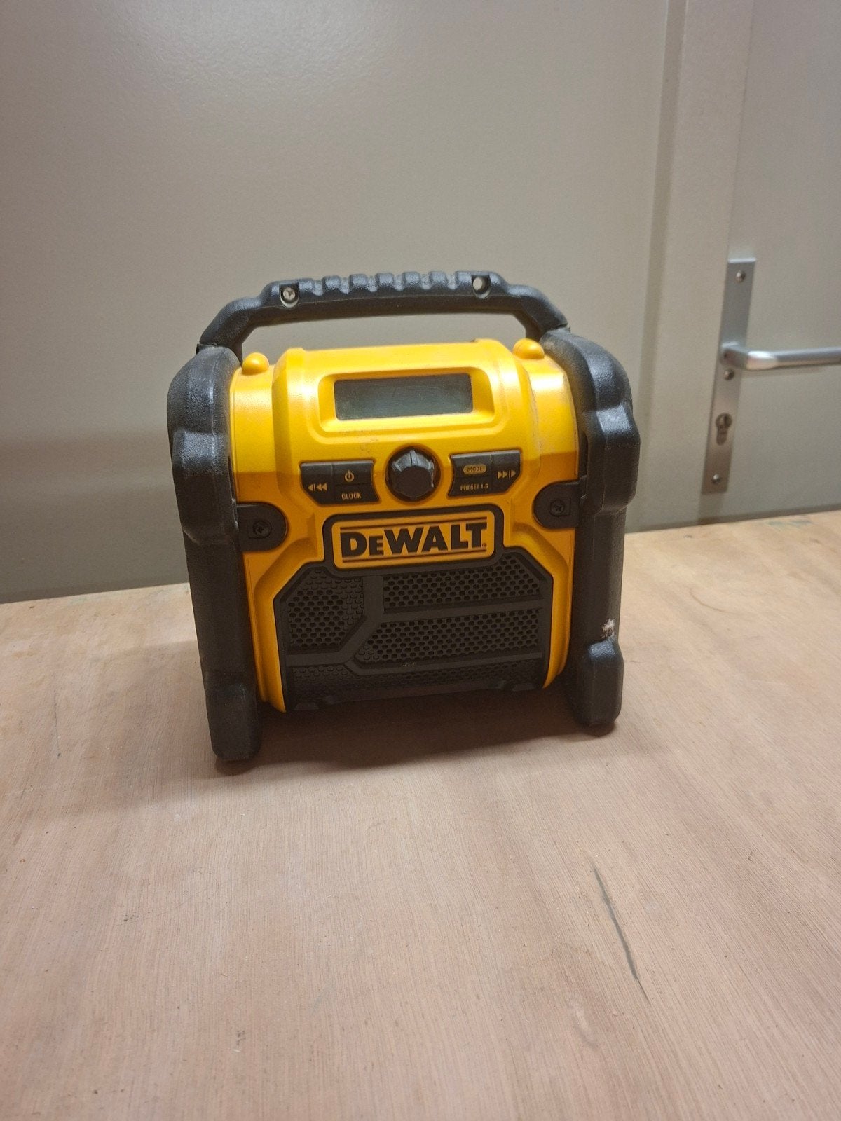 DeWalt DCR019-QW Bouwradio - Robuust en Draagbaar