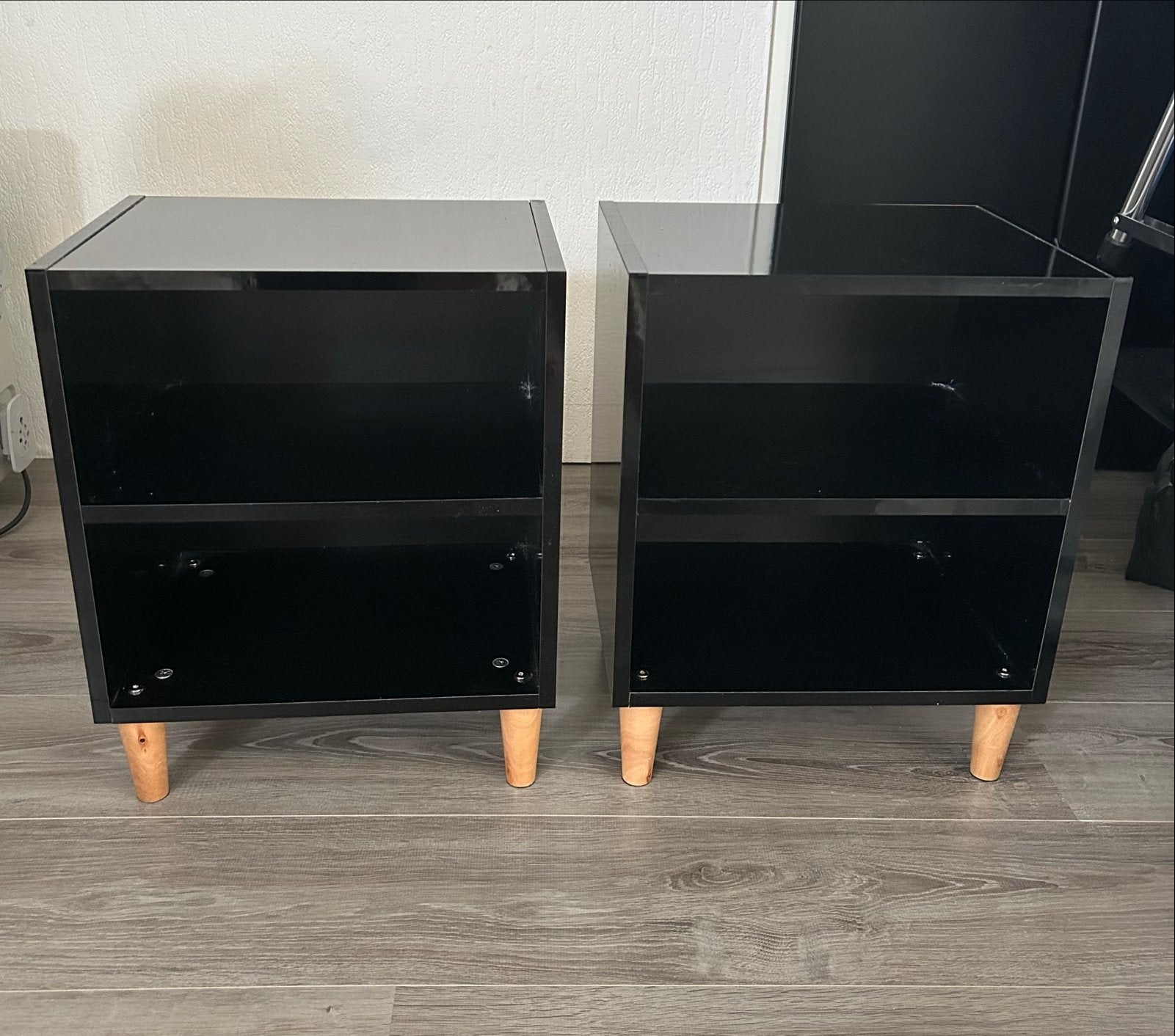 2 Zwart hoogglans nachtkastjes, Huis en Inrichting, Slaapkamer | Nachtkastjes, Ophalen, Overige materialen, Gebruikt, Minder dan 45 cm