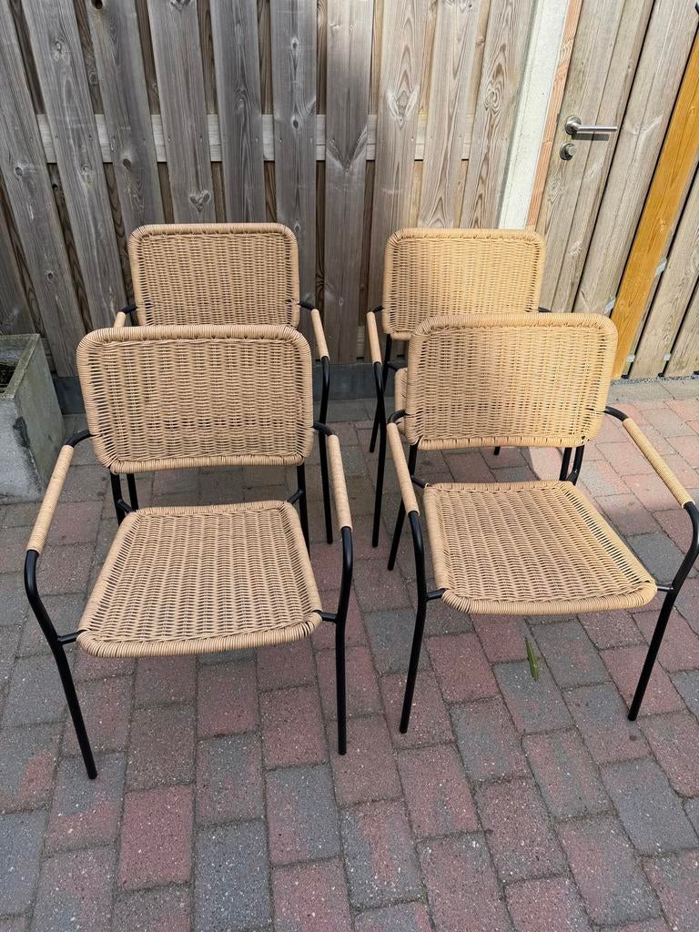Terrasstoel met stalen frame en kunststof riet 4 stuks, Ophalen, Zo goed als nieuw, Metaal