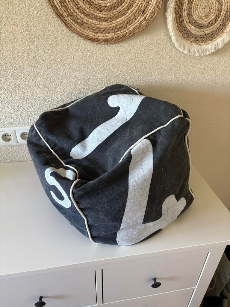 Poef karwei dobbelsteen, Huis en Inrichting, Fauteuils, Ophalen, Zo goed als nieuw, Minder dan 50 cm