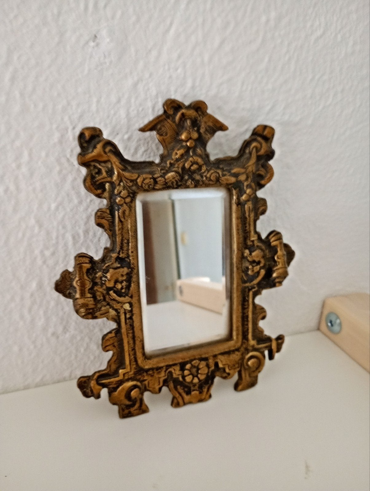 Antieke spiegel met sierlijke lijst - B13 x H16 cm, Ophalen of Verzenden