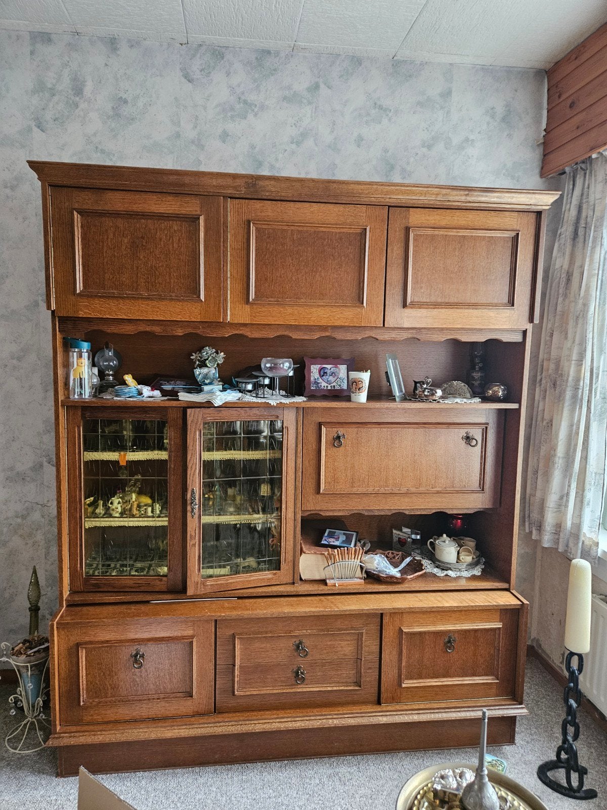Massieve eikenhouten buffetkast met vitrine, Ophalen, Glas, Gebruikt, Met deur(en)