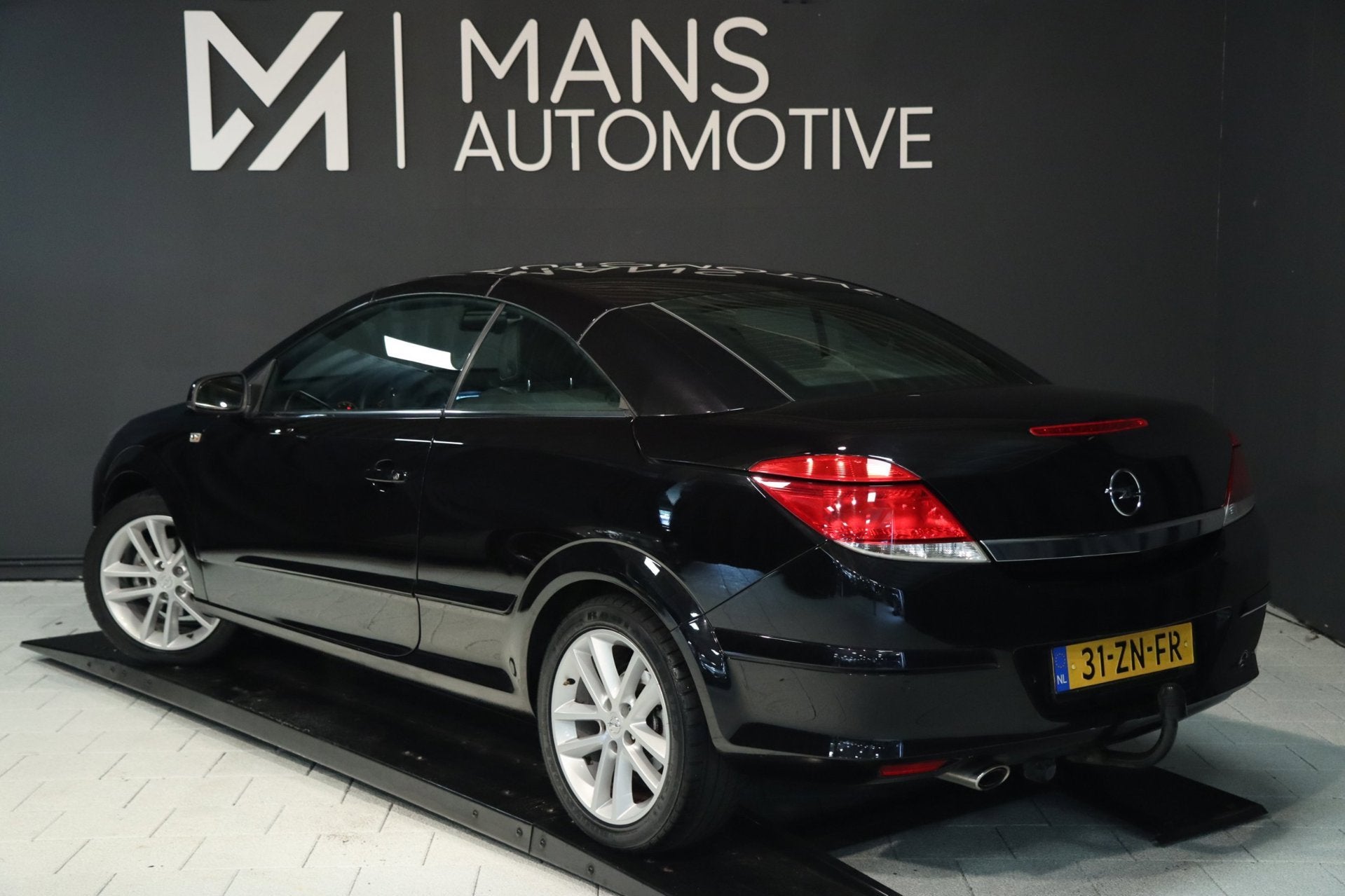 Opel Astra TwinTop 1.8 Temptation / CABRIO / KEYLESS / NAVI, Gebruikt, Zwart, 4 cilinders, Cabriolet