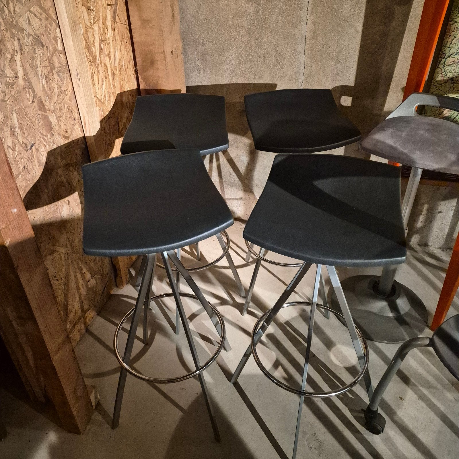 Nette Mobles 114 barkrukken, Huis en Inrichting, Ophalen, 60 tot 90 cm, Met voetsteun, 4 krukken