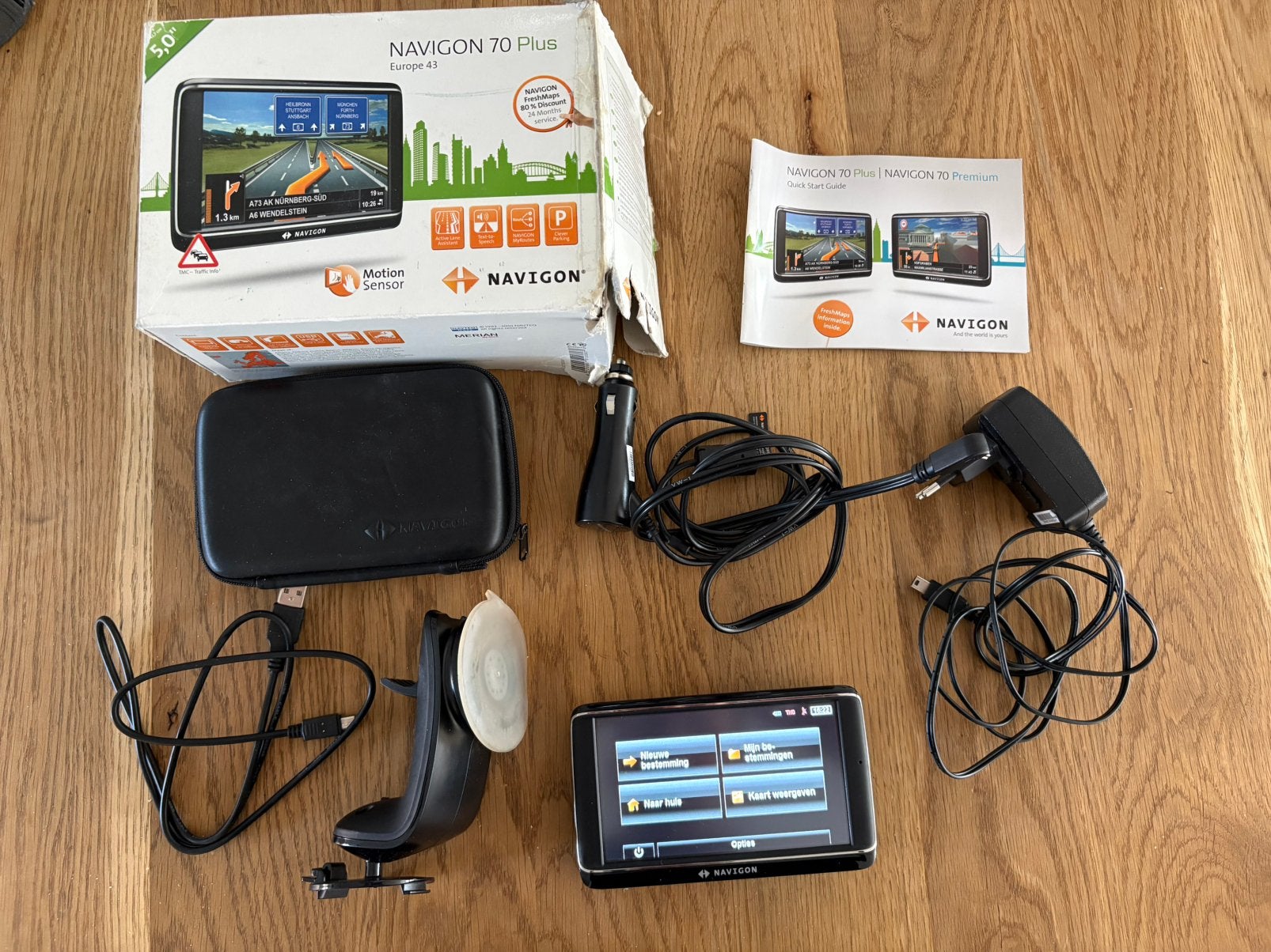 Navigon 70 plus navigatiesysteem compleet met accessoires, Ophalen of Verzenden, Zo goed als nieuw
