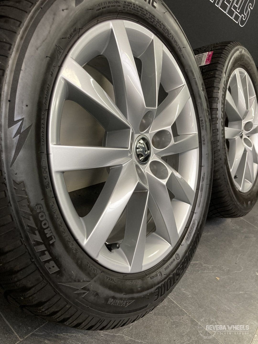 16” originele Skoda Scala velgen + winterbanden 5x100 657601, Auto-onderdelen, Gebruikt, -, Banden en Velgen, -