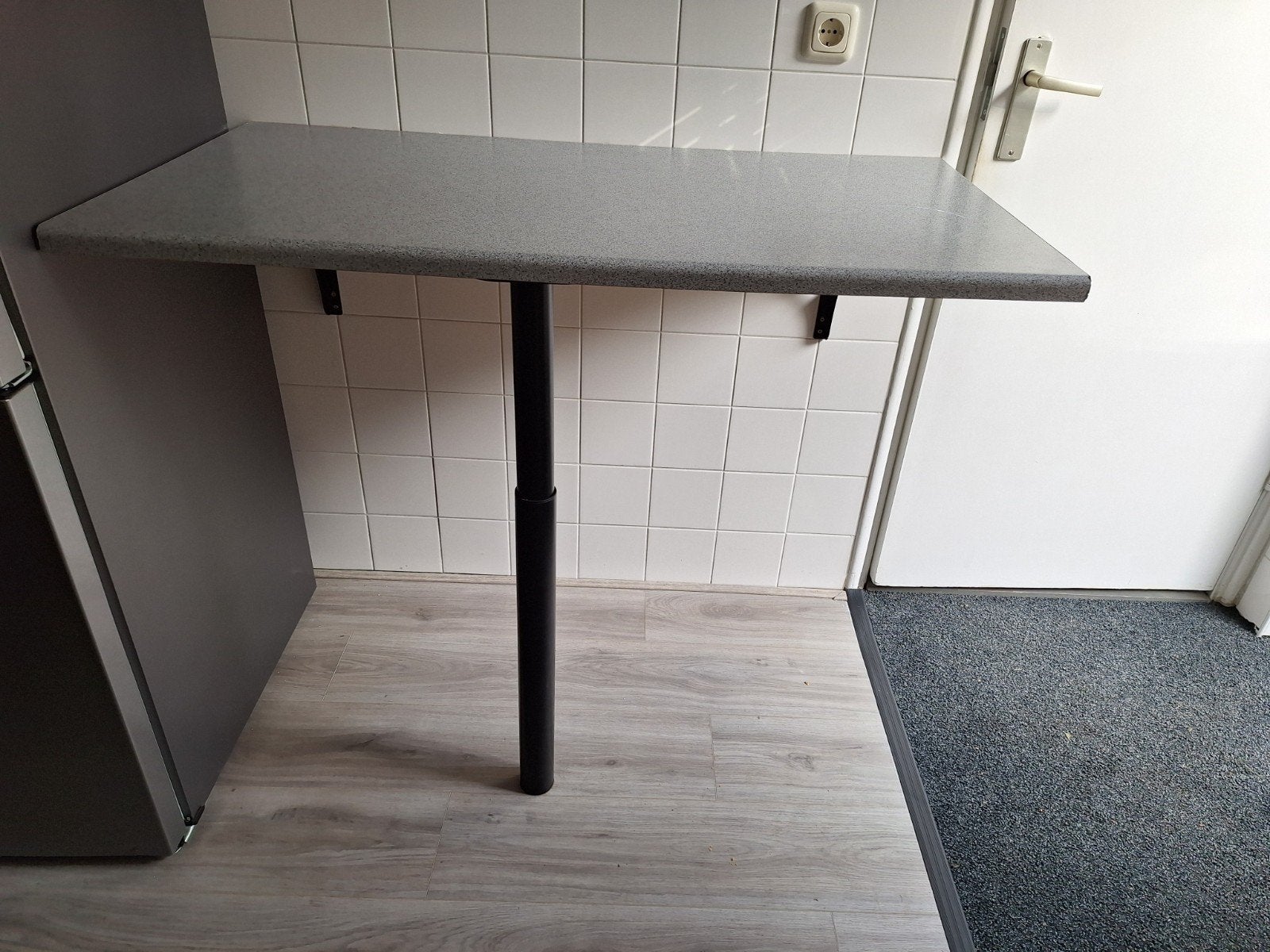Aanrechtblad met in hoogte verstelbare poot, Ophalen, In hoogte verstelbaar, Gebruikt