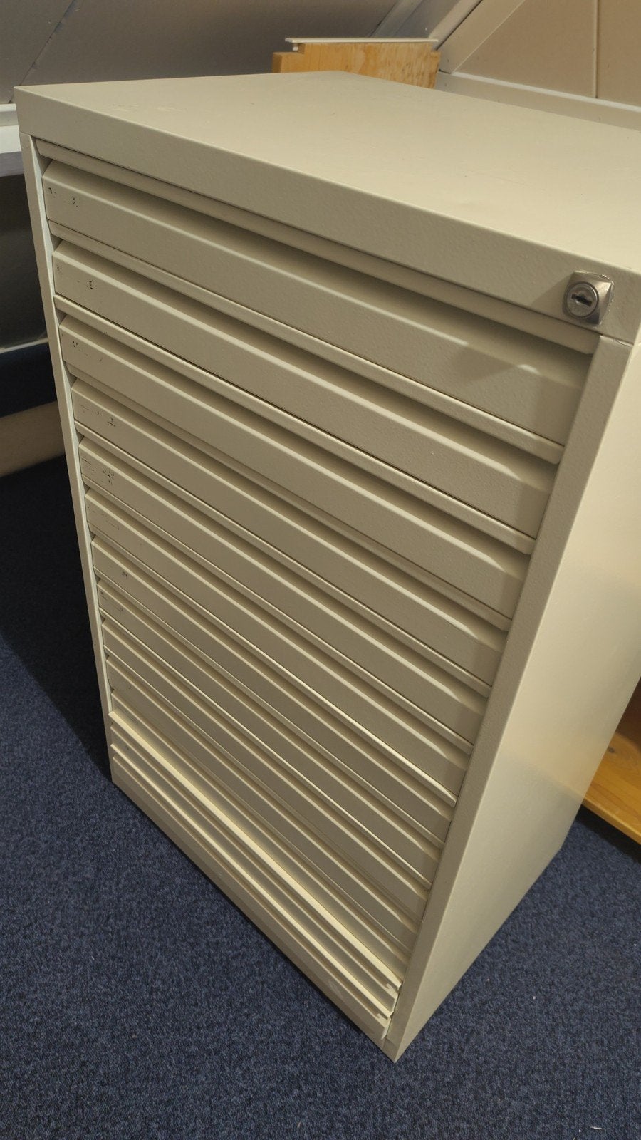 Vintage metalen archiefkast met 13 laden en slot, Ophalen, Gebruikt, Vintage, 50 tot 100 cm