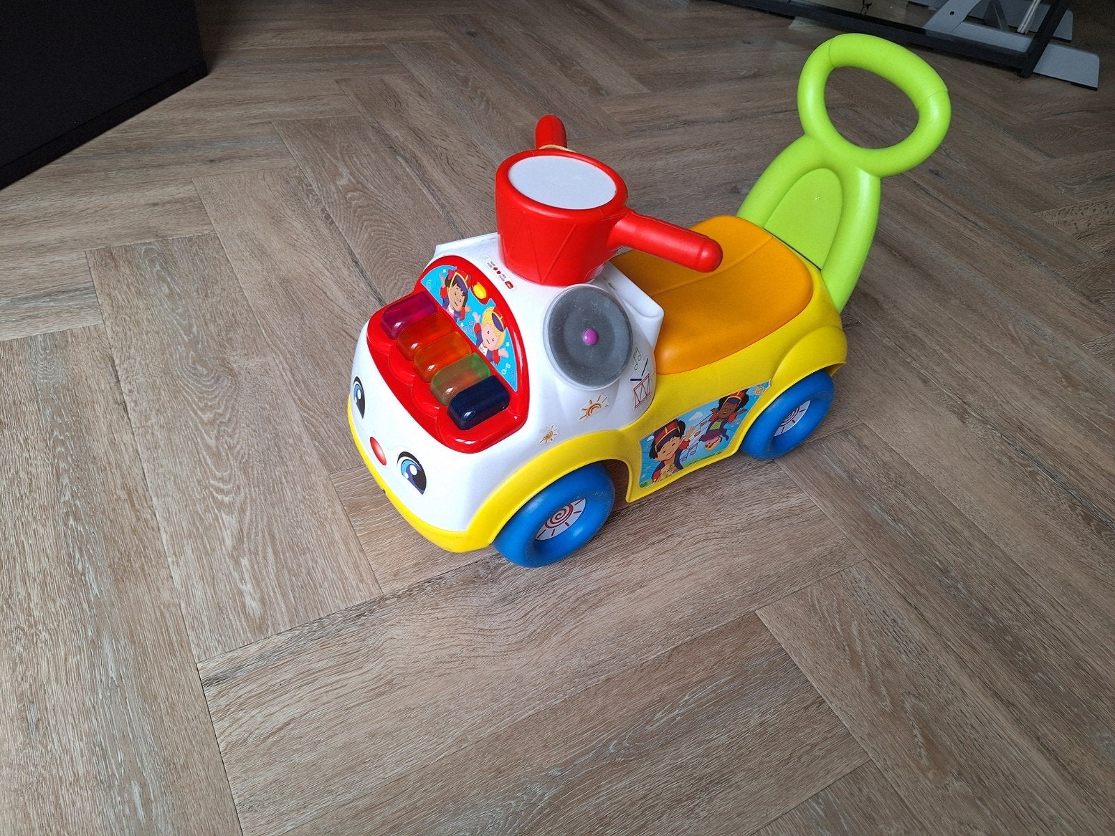 Loopauto fisher price met muziek, Ophalen of Verzenden, Gebruikt, Loopvoertuig