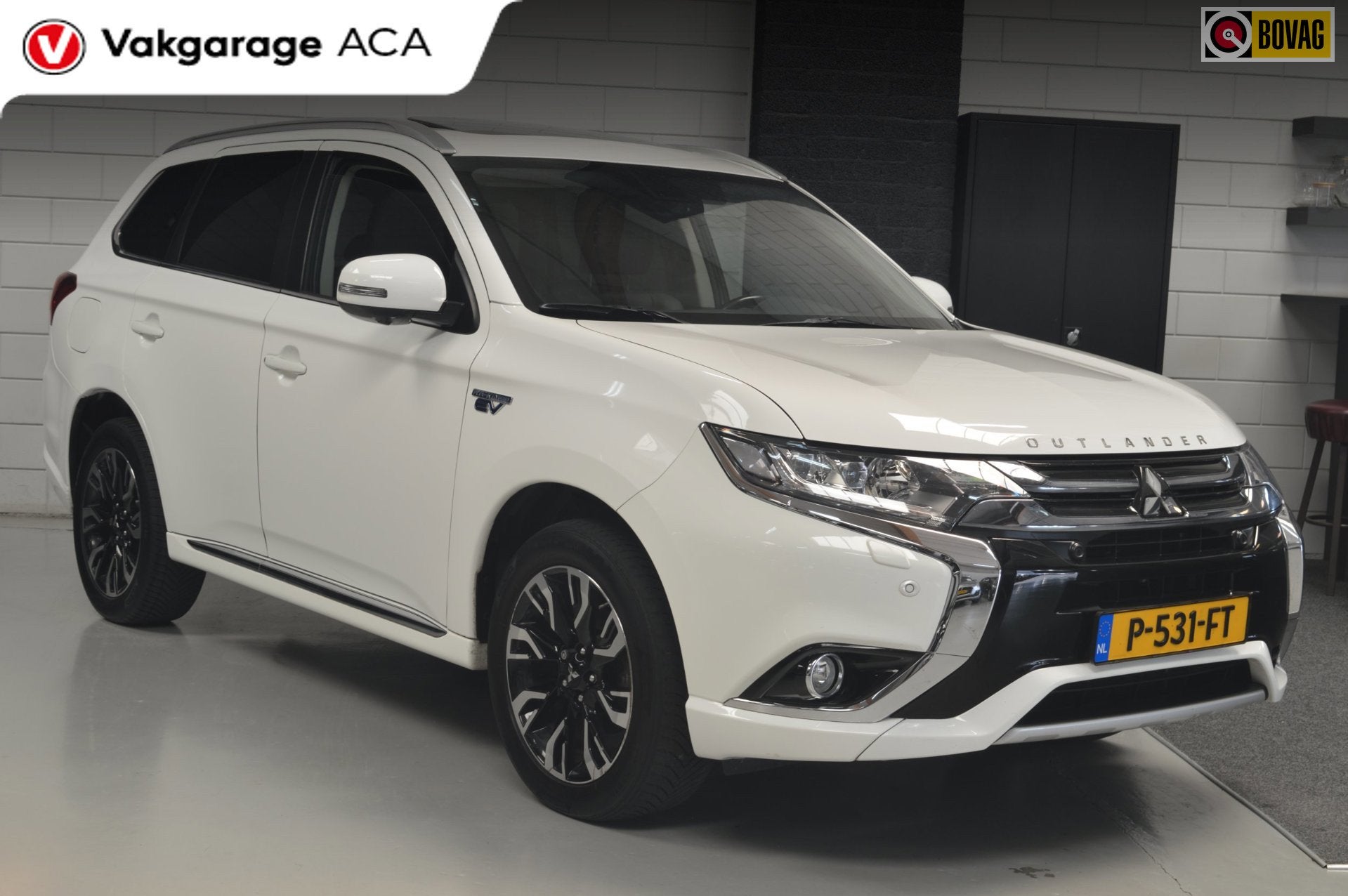 Mitsubishi Outlander 2.0 PHEV instyle // TREKHAAK // LEDER /, 1998 cc, 4 cilinders, 1820 kg, Wit