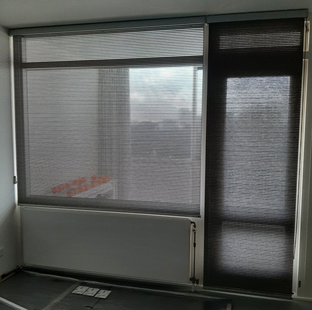 4 stuks Luxaflex rolgordijnen (bruin), Luxaflex, Ophalen, Bruin, Rolgordijn