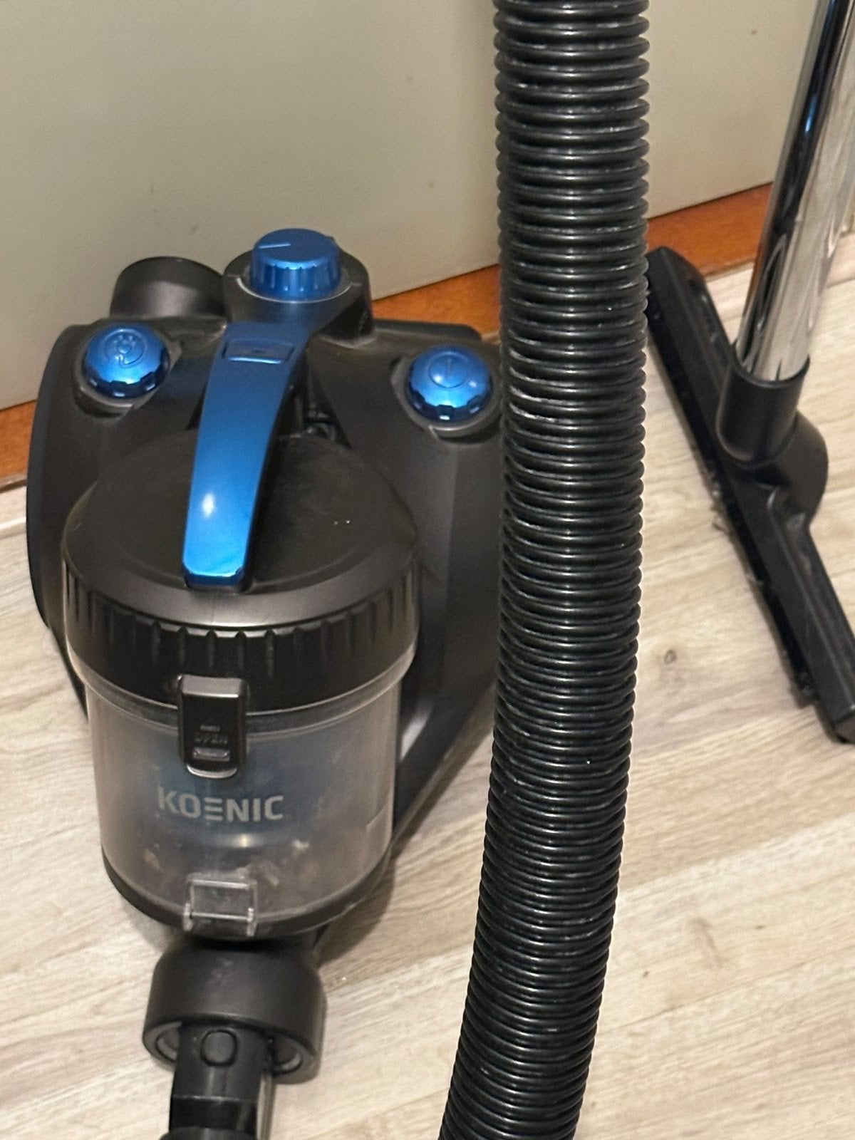 Koenic Stofzuiger - Krachtig en Compact, Gebruikt, Ophalen of Verzenden, Sledestofzuiger, Minder dan 1200 watt
