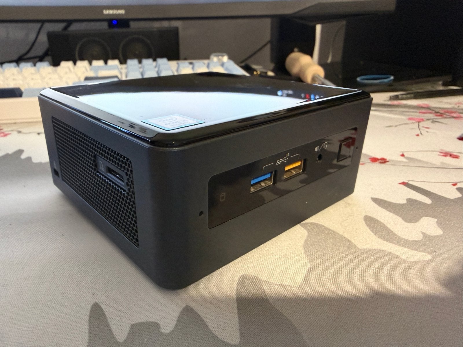 Intel NUC Kit NUC8i5BEH, Computers en Software, Ophalen of Verzenden, Gebruikt, 4 Ghz of meer, SSD