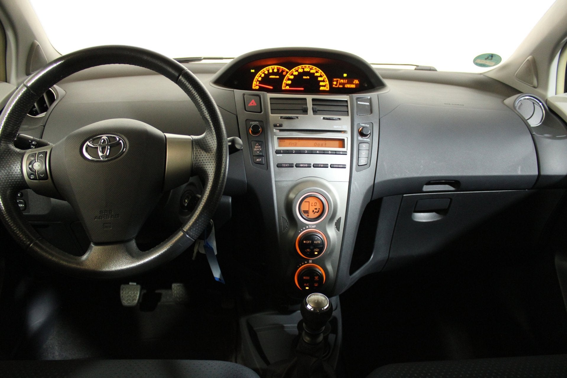 Toyota Yaris 1.3 VVTi Aspiration–Compact betrouwbaar én c, Auto's, Toyota, Voorwielaandrijving, 1025 kg, Gebruikt, Zwart