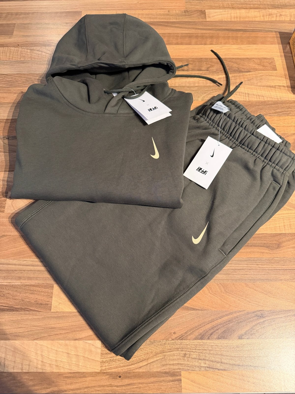 Nike x Billie Eilish Hoodie & Joggingbroek Set - XXL, Ophalen of Verzenden, Nieuw, Maat 56/58 (XL), Groen