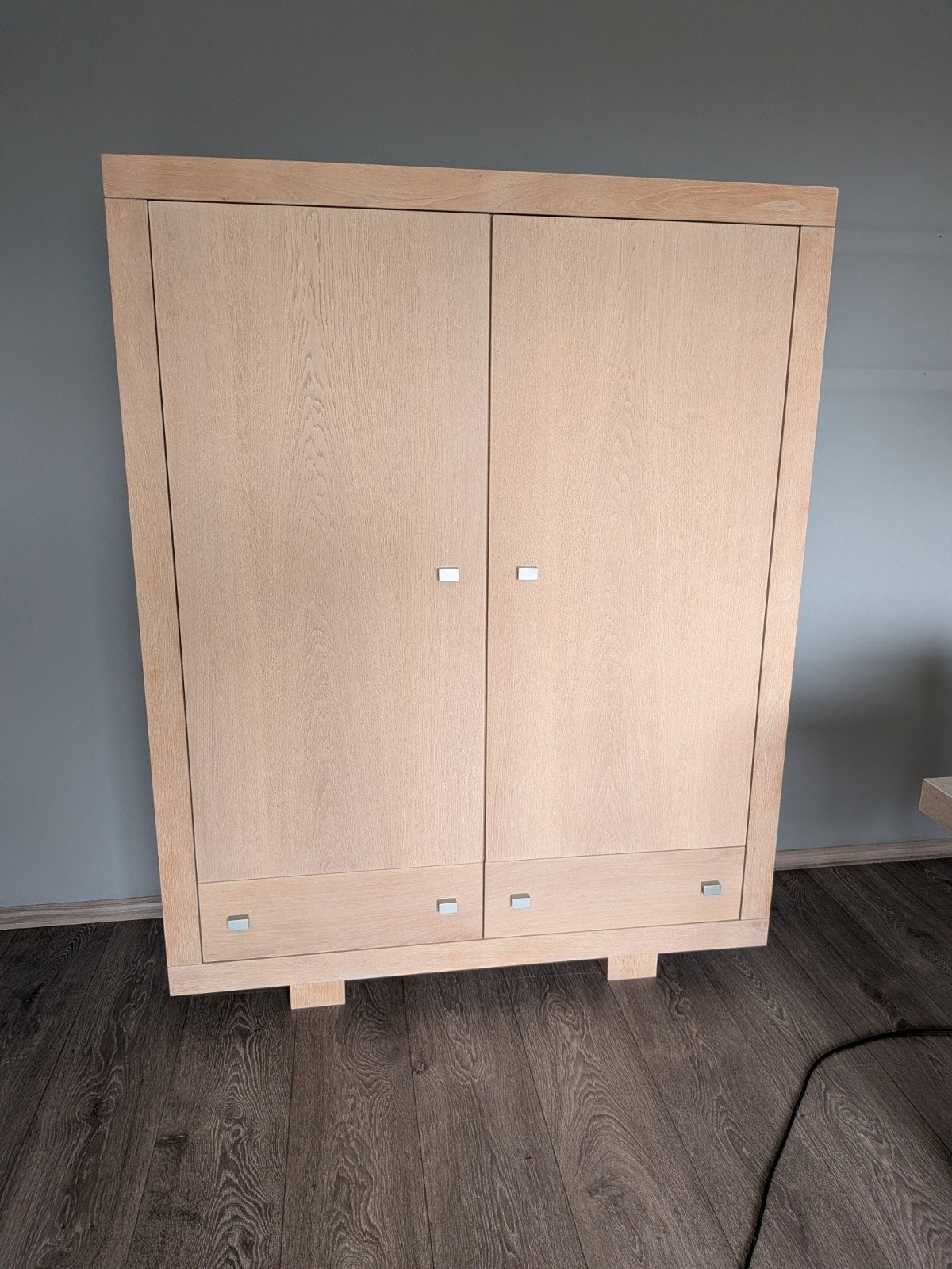 Stijlvolle Eikenhouten Kast met Glazen Planken