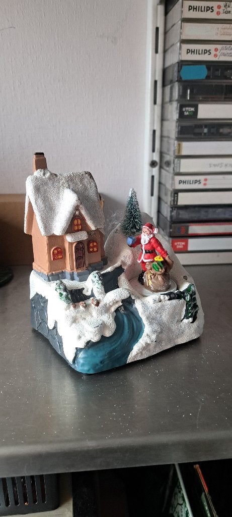 Kersttafereel met draaiende kerstman (Z258-30), Diversen, Ophalen of Verzenden, Zo goed als nieuw