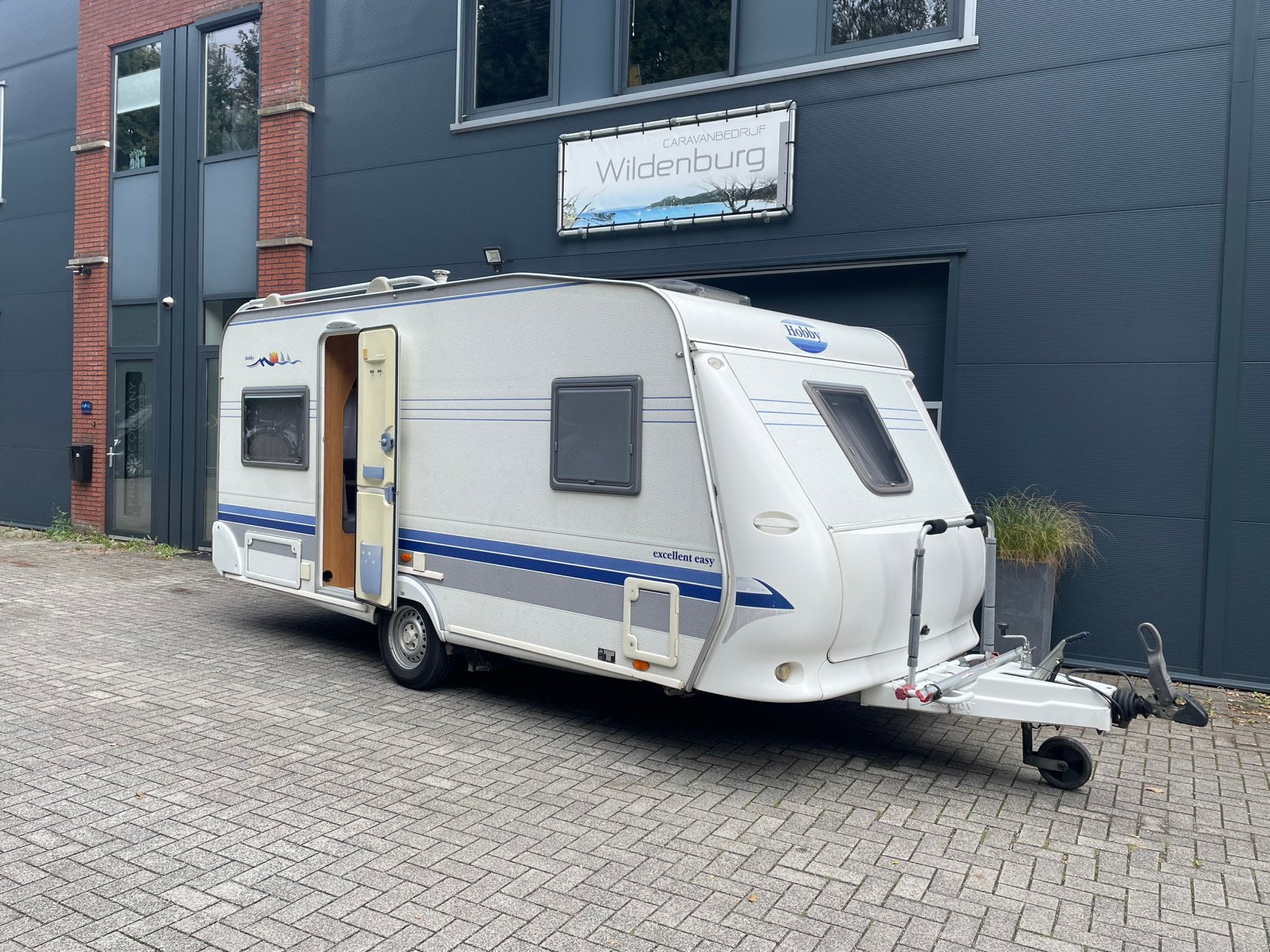 Mooie èn complete Hobby Excellent 460ufe, vastbed, mover!, Caravans en Kamperen, Caravans, Hobby, Bedrijf, 750 - 1000 kg, Vast bed