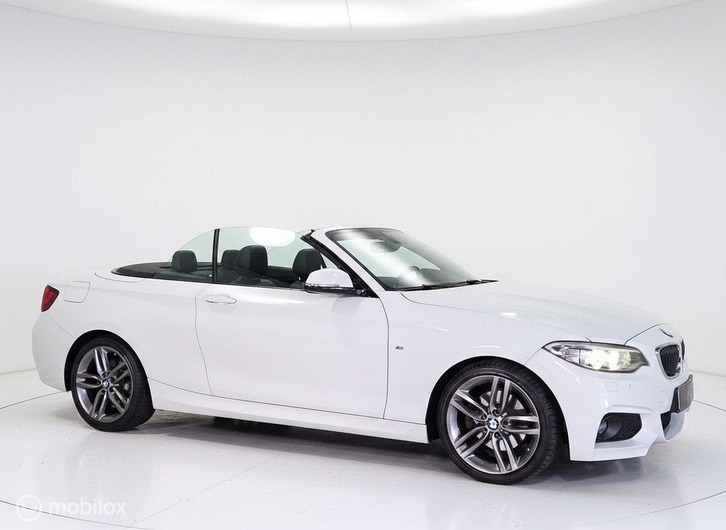 BMW 2-serie Cabrio 220i M Sport, Auto's, BMW, Automaat, Achterwielaandrijving, Gebruikt, 4 cilinders