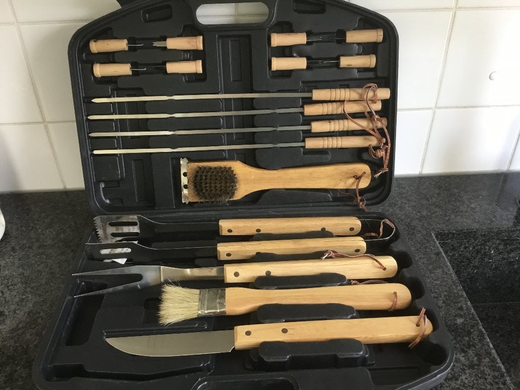 Barbecue gereedschap in koffer, Ophalen, Zo goed als nieuw
