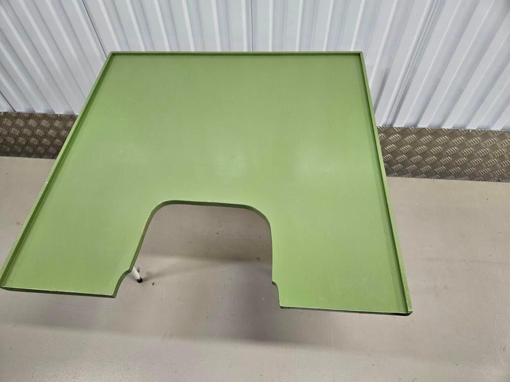 Inklapbare, in hoogte verstelbare speeltafel voor rolstoel, Ophalen