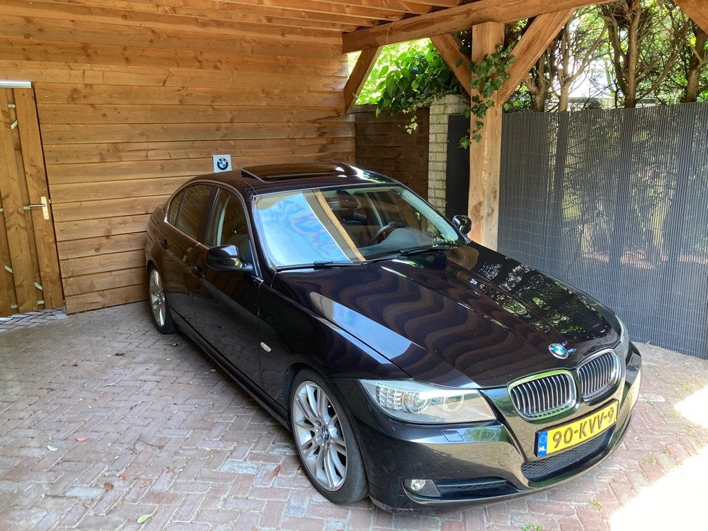 BMW 325i E90 2010 high executive sportpakket, Auto's, Achterwielaandrijving, Zwart, 75 €/maand, Handgeschakeld