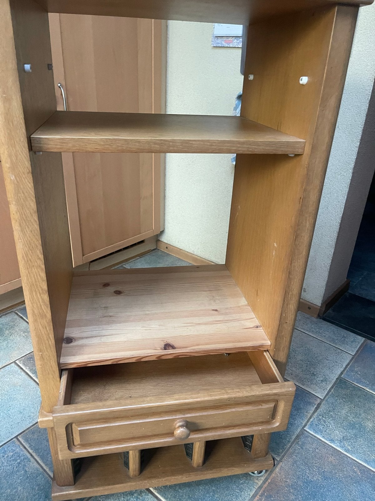 Stereomeubel, eikenlook, Ophalen, Gebruikt, 25 tot 75 discs, Hout