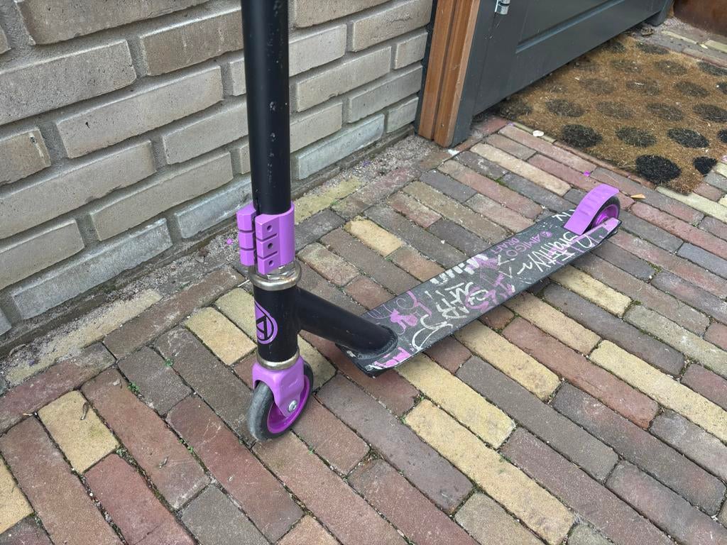 Stuntstep paars/zwart - Gebruikt, Fietsen en Brommers, Steps, Gebruikt, Gewone step, Ophalen