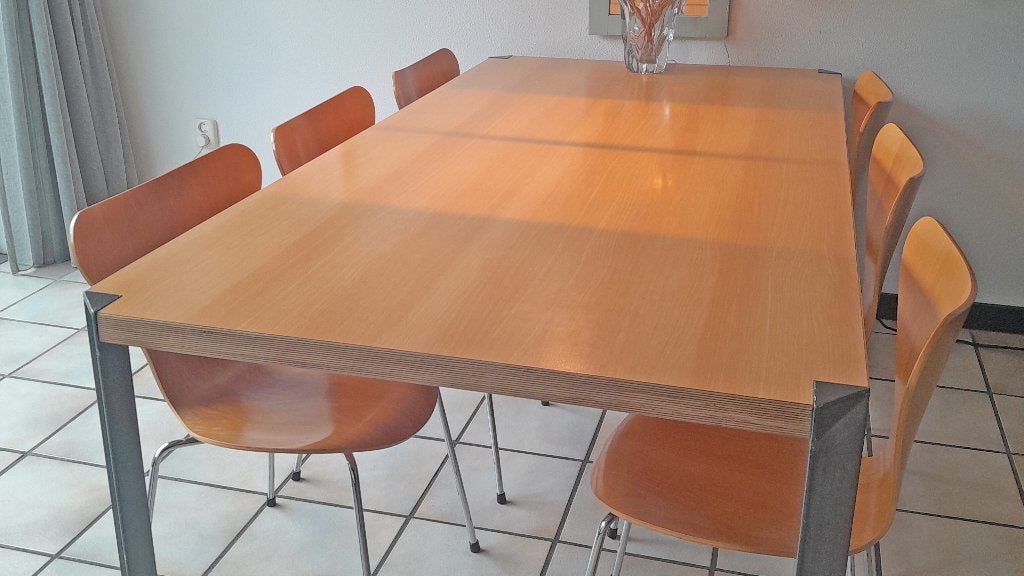 Elegante eettafel met metalen poten, Overige houtsoorten, Gebruikt, Vijf personen of meer, 150 tot 200 cm