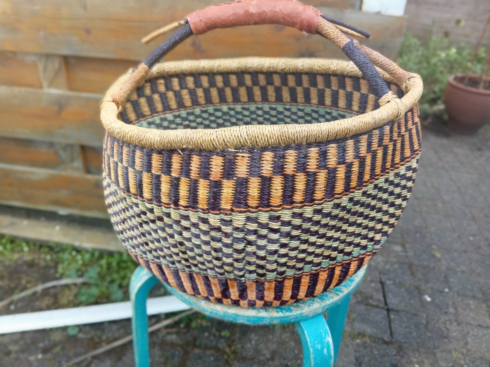 Bolgatanga mand Ghana uniek rond handgeweven lederen handvat, Overige materialen, Mand, Rond, Nieuw
