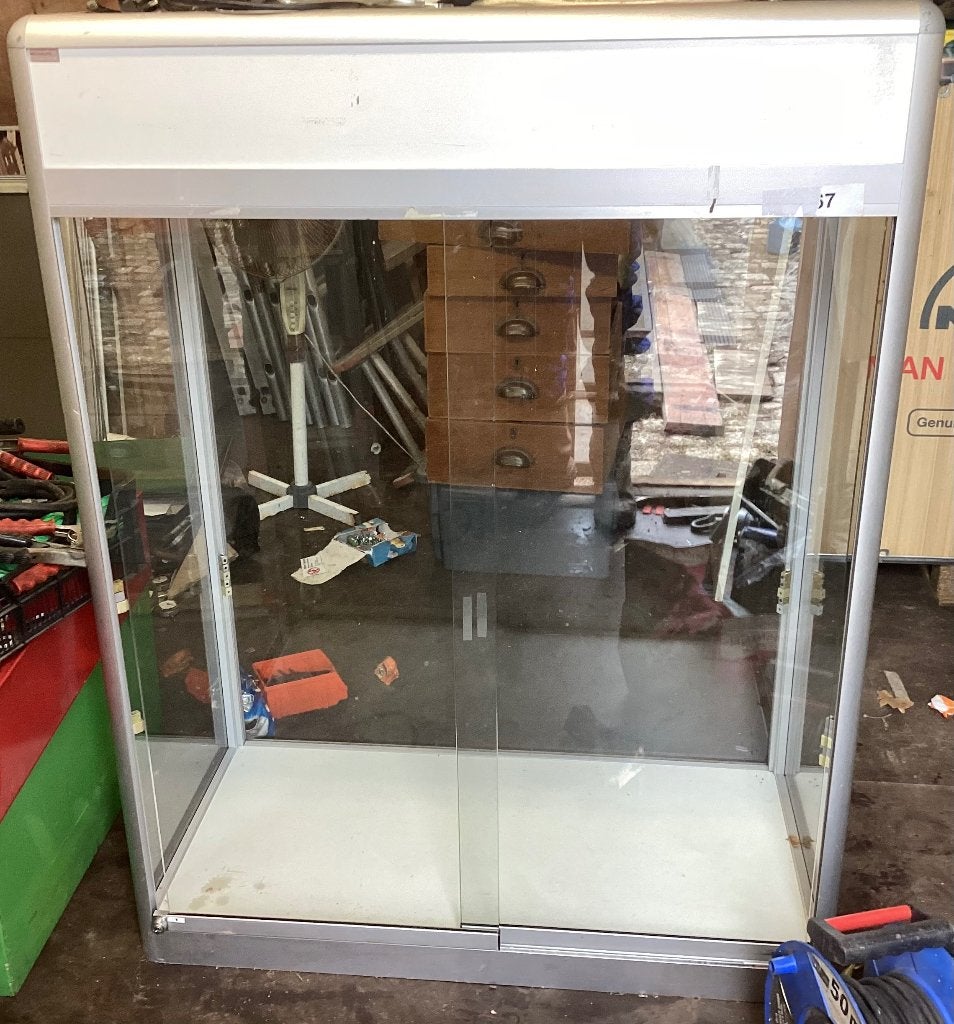 Vitrinekast, Ophalen, 100 tot 150 cm, 100 tot 150 cm, Zo goed als nieuw