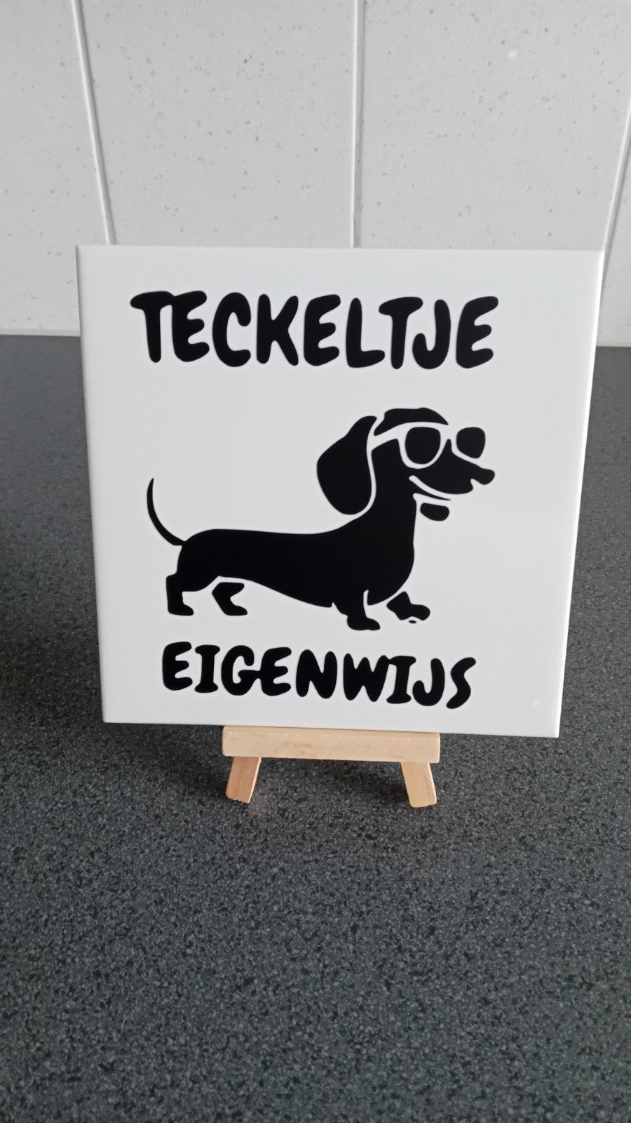Teckeltje Eigenwijs, Ophalen of Verzenden, Nieuw, Wit, Steen/keramiek