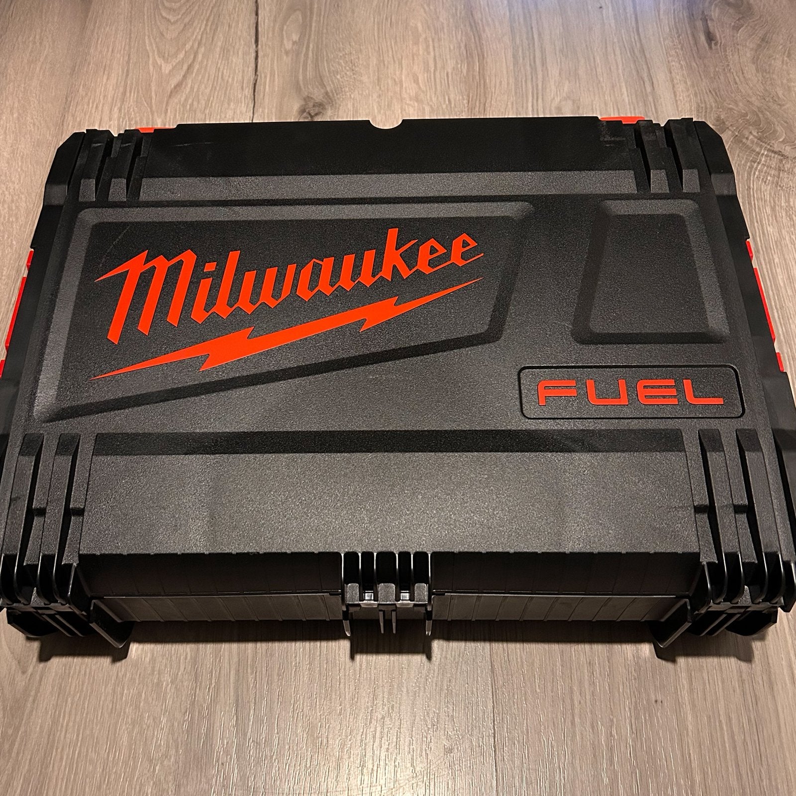 Foto 8 van Nieuwe Milwaukee M18 Fuel slagmoersleutel powerset.