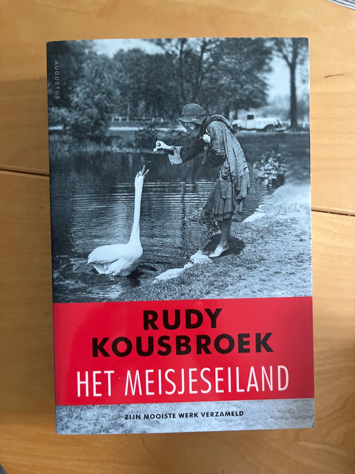 Rudy Kousbroek - Het Meisjeseiland (Zijn mooiste werk), Ophalen of Verzenden, Zo goed als nieuw, Nederland