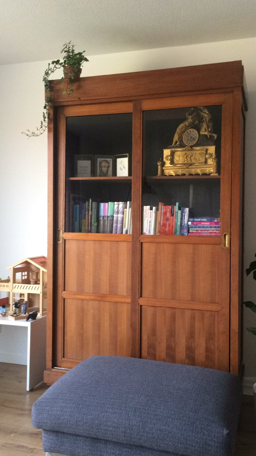 Mooie bijzondere houten kast met glazen schuifdeuren, Antiek en Kunst, Antiek | Meubels | Kasten, Ophalen