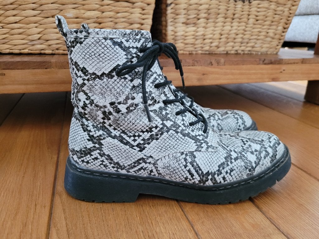 CLAUDIA GHIZZANI enkel laarsjes booties boots maat 38 zgan, CLAUDIA GHIZZANI, Lage of Enkellaarzen, Ophalen of Verzenden, Zo goed als nieuw