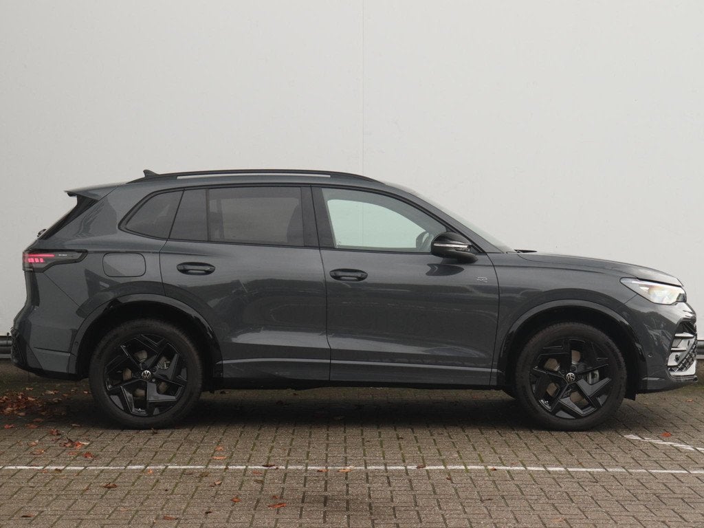 Volkswagen Tiguan 1.5 eHybrid R-Line Edition 272pk | Trekhaa, Stof, 4 cilinders, 2000 kg, Plug-in hybride