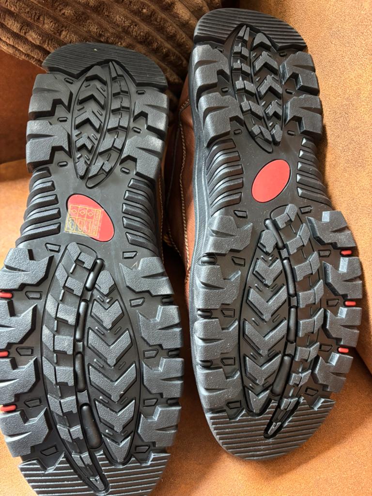 Nieuwe schoenen, Ophalen, Bruin, Nieuw, Wandelschoenen of Bergschoenen