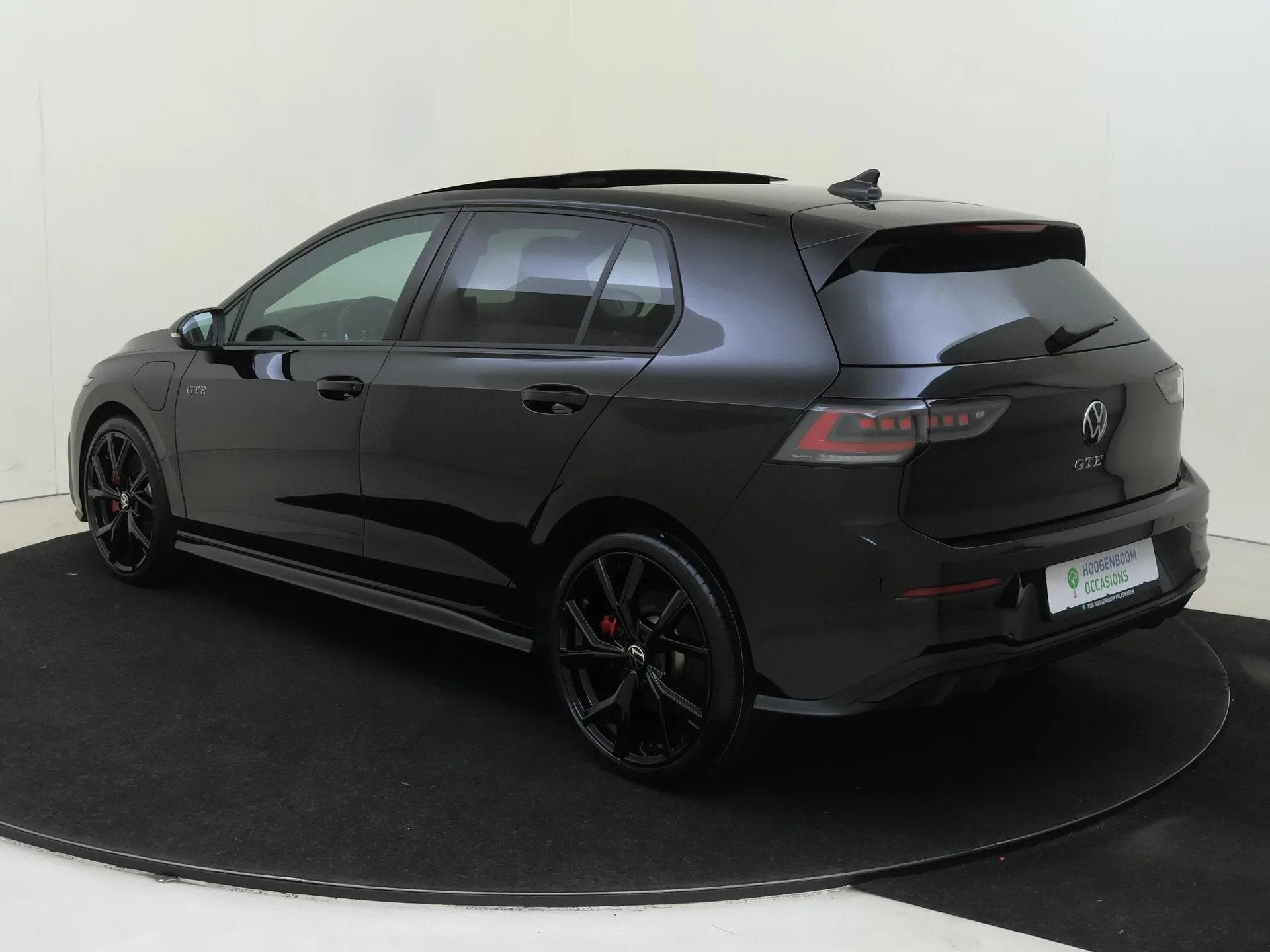 Volkswagen Golf 1.5 eHybrid GTE (bj 2025, automaat), 4 cilinders, Zwart, Automatische klimaatregeling, 1700 kg
